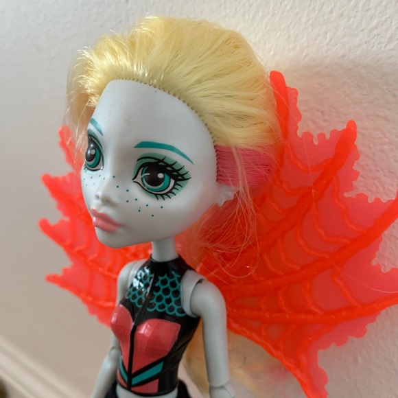 MONSTER HIGH GHOUL TO MERMAID LAGOONA BLUE TRANSFORMATION DOLL - Picture 4 of 9